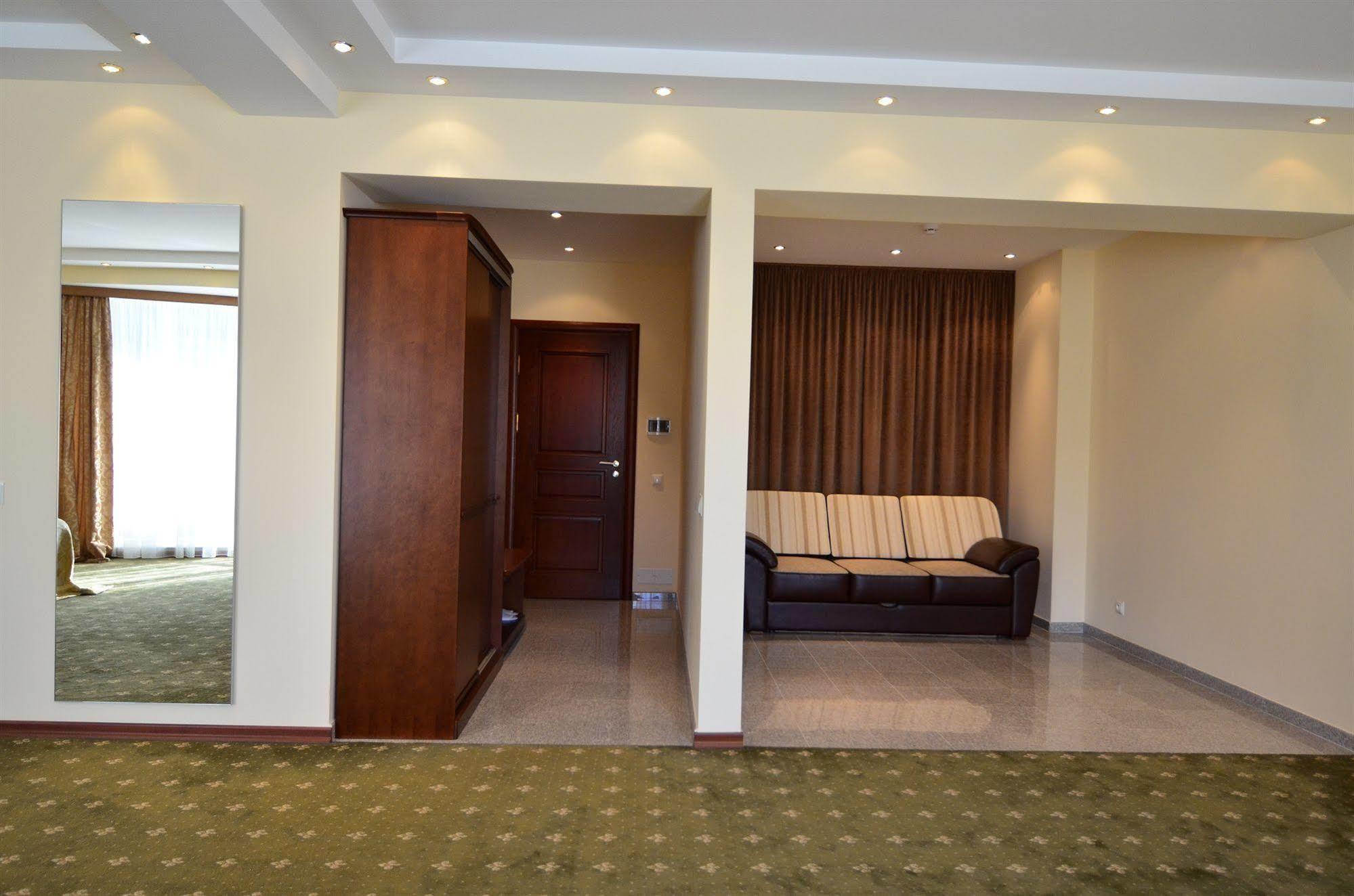 Platinum Hotel Кишинів Екстер'єр фото
