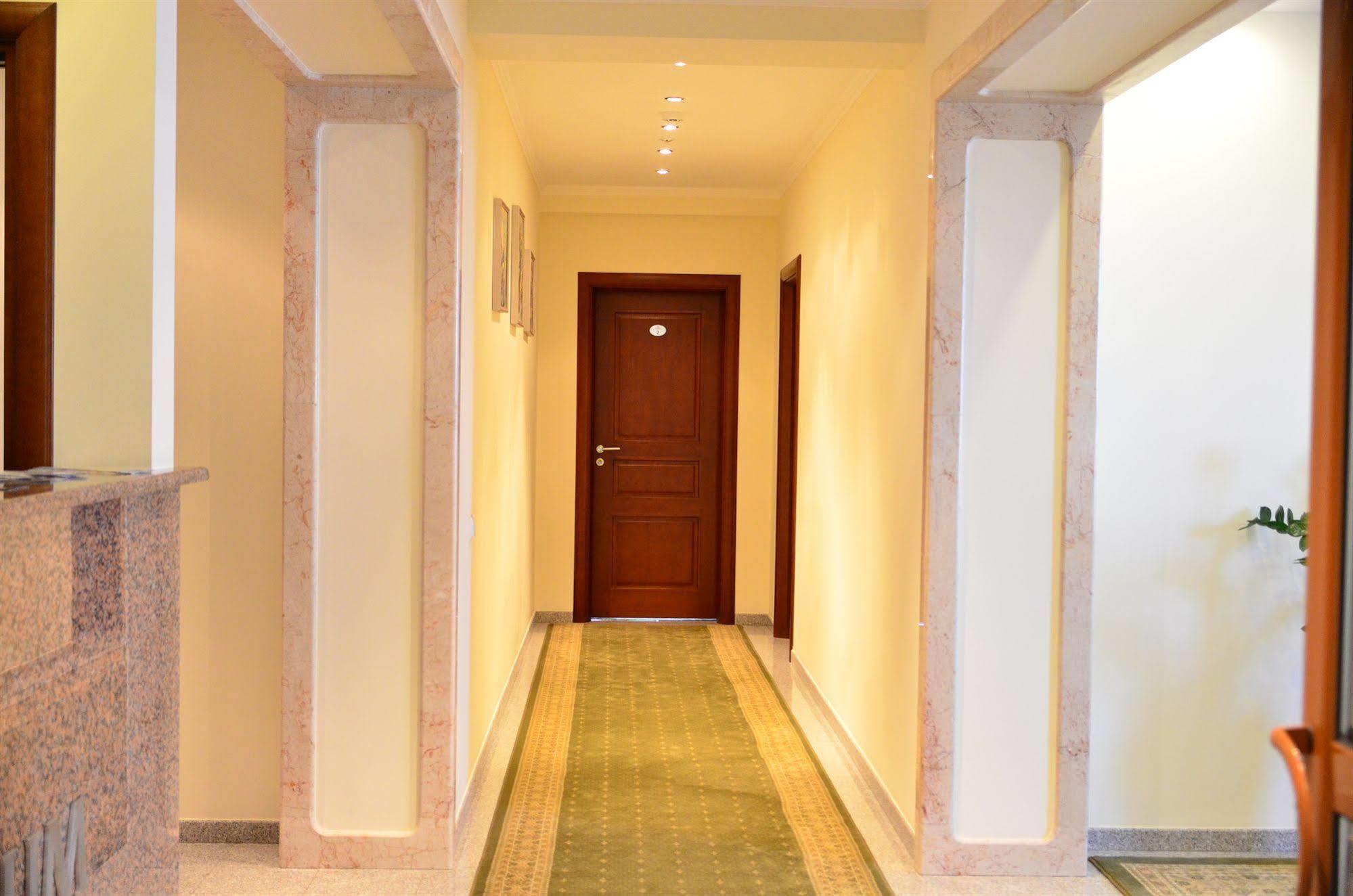 Platinum Hotel Кишинів Екстер'єр фото